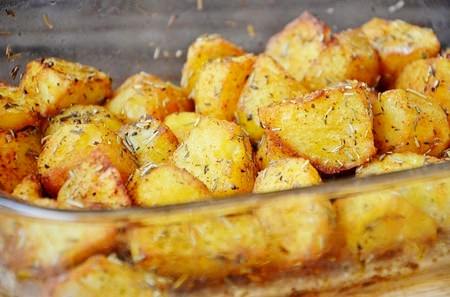 Как приготовить картошку в духовке?
