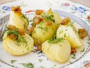 Как вкусно приготовить молодую картошку?