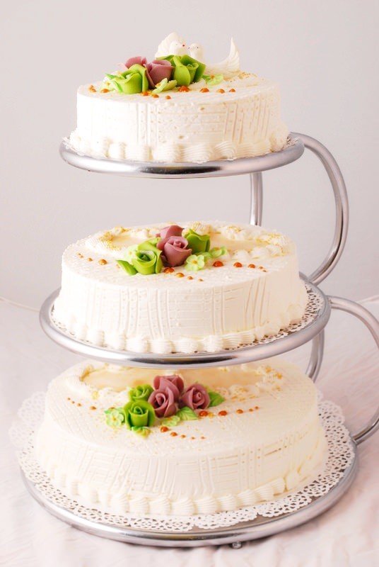 Начинка, декор, количество ярусов: что учесть при заказе свадебного торта?