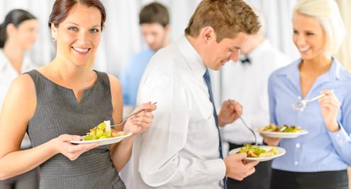 Ресторанная еда дома и на работе: преимущества услуги доставки
