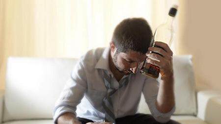 Как помочь зависимому человеку побороть алкоголизм