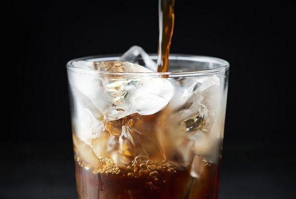 Коктейли с Coffee Cola помогут освежиться жарким летом