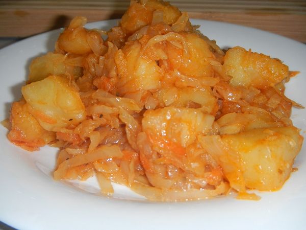 Овощное рагу с картошкой и капустой