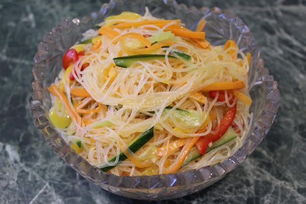 Салат фунчоза с овощами: рецепт в домашних условиях фунчоза не имеет