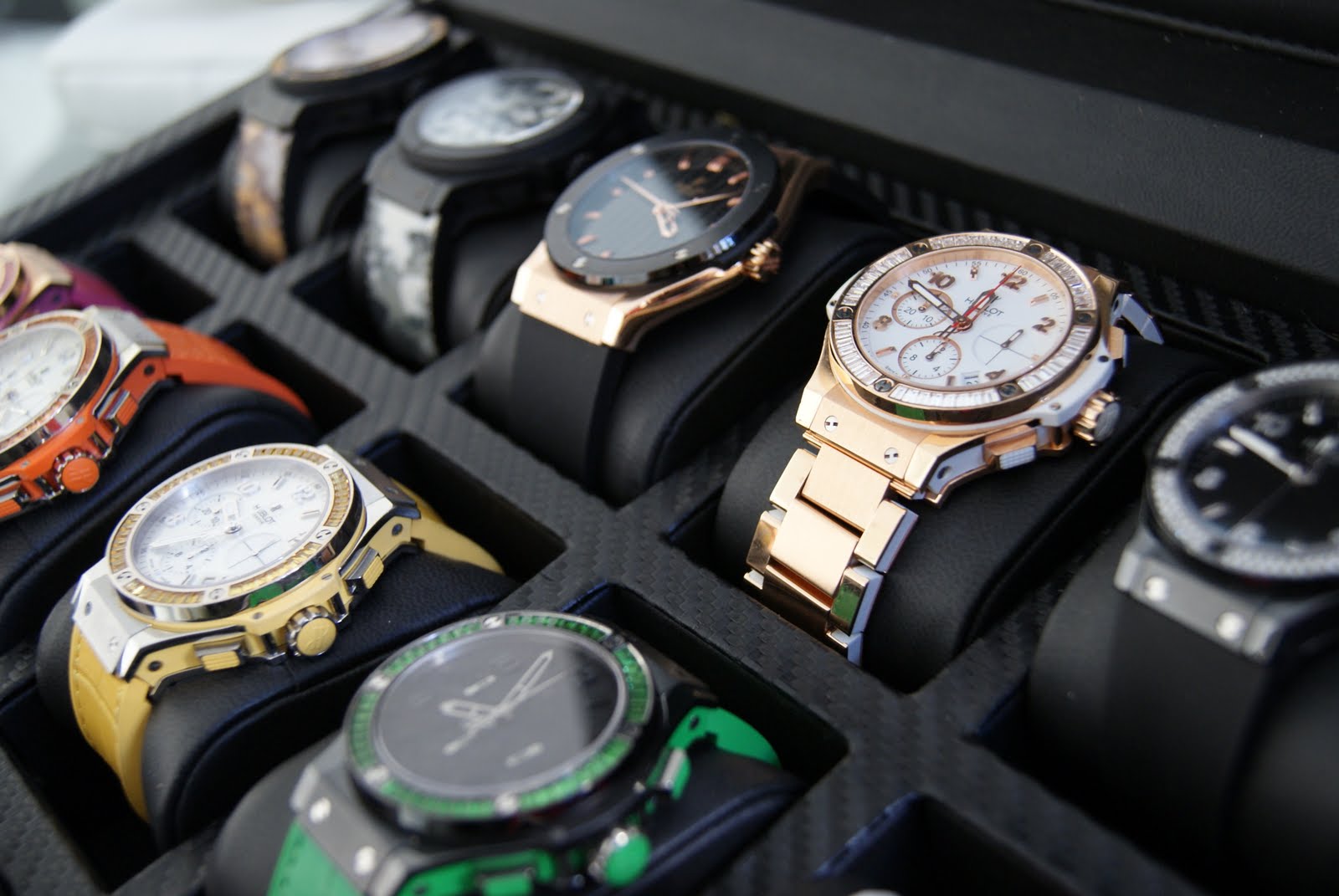 Сдать швейцарские часы в ломбард или продать через интернет – что выбрать